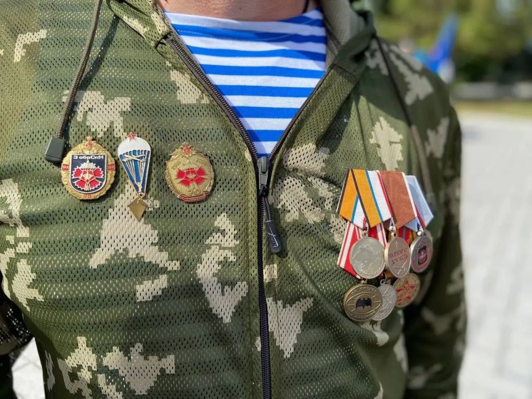 Символично, что в один день мы отмечаем два важных события: память святого пророка Илии и День Воздушно-десантных войск России Символично, что в один день мы отмечаем два важных события: память святого пророка Илии и День Воздушно-десантных войск России
