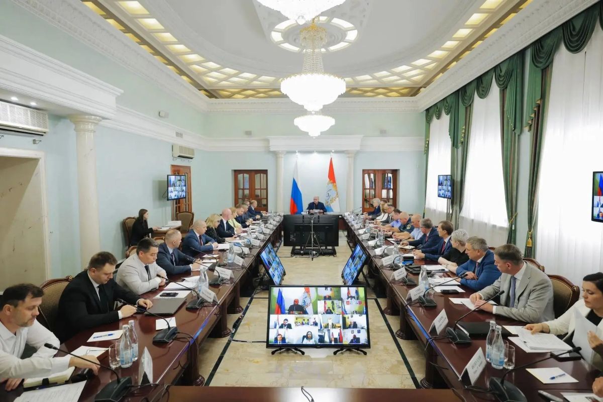Федорищев поручил поддержать пострадавших от атаки на склад в Самаре