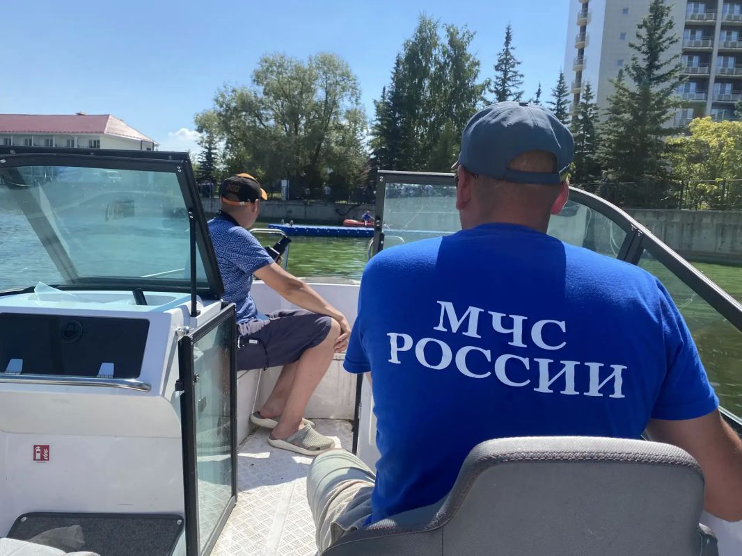 Этапы следующие:. Спуск моторной лодки на воду и прохождение дистанции на скорость Этапы следующие:. Спуск моторной лодки на воду и прохождение дистанции на скорость
