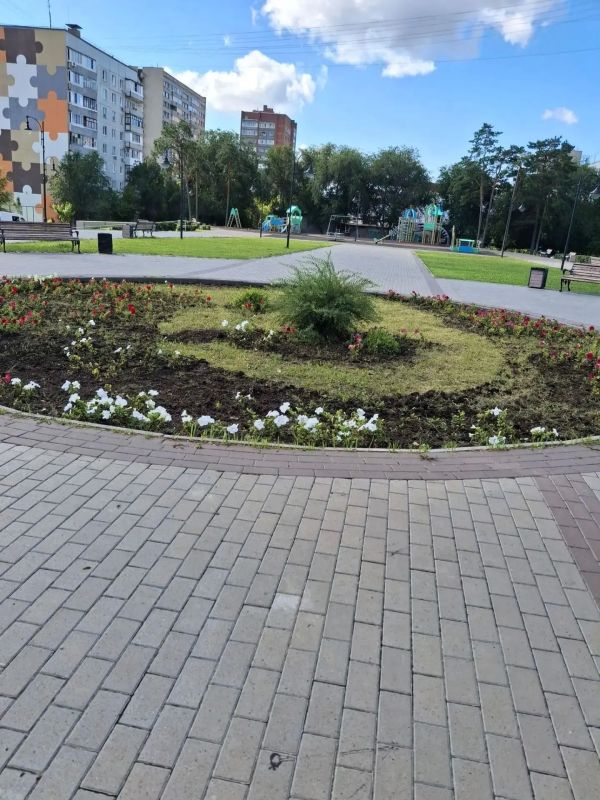 "Смотрите: как было - и как стало!" - снова пишет наша телезрительница из Комсомольского района Раиса С "Смотрите: как было - и как стало!" - снова пишет наша телезрительница из Комсомольского района Раиса С