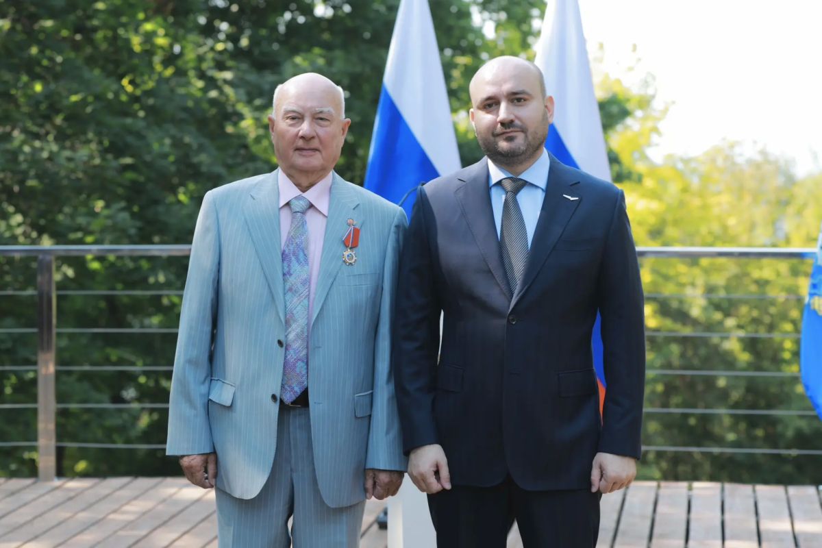 Вячеслав Федорищев: Сегодня вручил государственные и региональные награды нашим строителям – тем, кто возводит жилые кварталы, детские сады, школы, больницы, объекты культуры и спорта Вячеслав Федорищев: Сегодня вручил государственные и региональные награды нашим строителям – тем, кто возводит жилые кварталы, детские сады, школы, больницы, объекты культуры и спорта