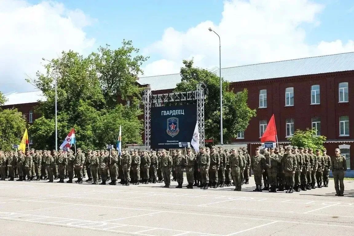 Школьники из Самары участвуют в военно-патриотических сборах ПФО «Гвардеец» Школьники из Самары участвуют в военно-патриотических сборах ПФО «Гвардеец»