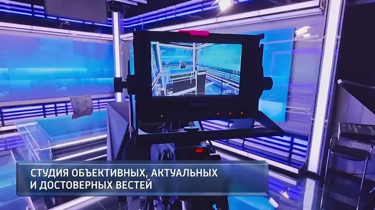 Телебашня осветила вечерний город яркими огнями