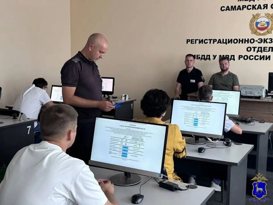 В Тольятти заместитель председателя Общественного совета при территориальном органе внутренних дел Николай Шахов в рамках общественного контроля посетил регистрационноэкзаменационное отделение Госавтоинспекции