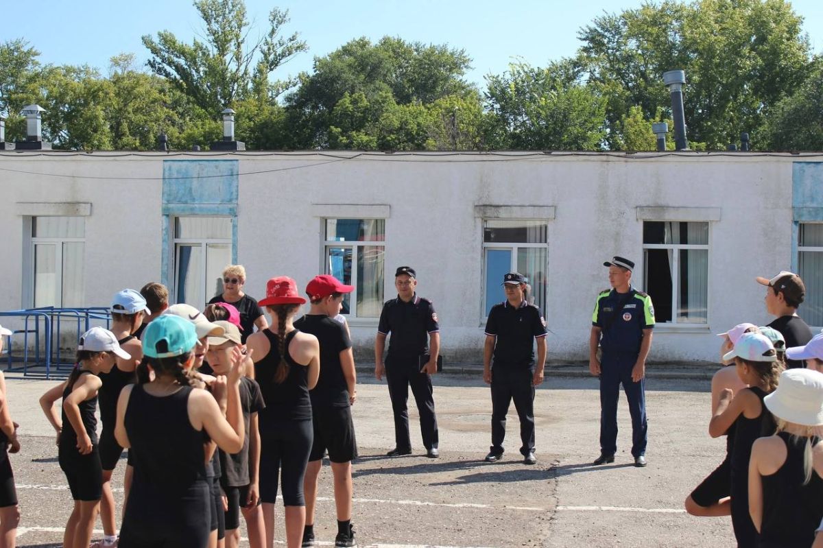 В центре детского творчества «Пируэт» прошли Весёлые старты с участием сотрудников Похвистневской Госавтоинспекции и общественников
