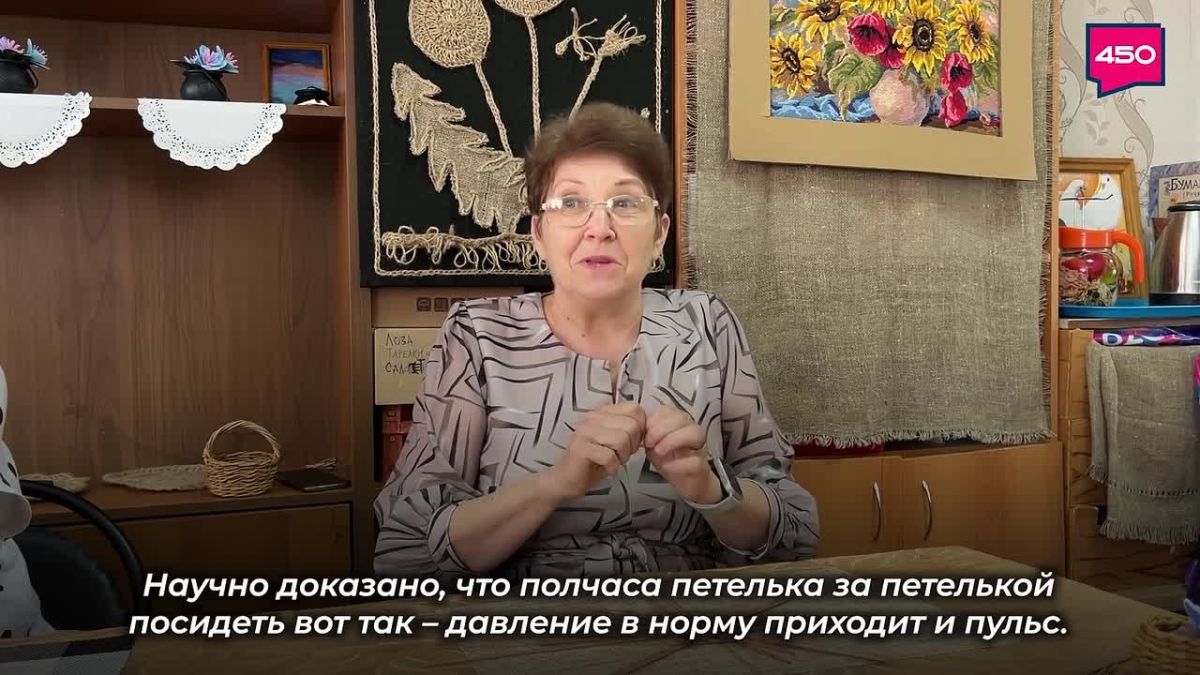 Изящные корзины, хлебницы и шкатулки из бумаги делают люди серебряного возраста из Сергиевского района