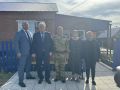 Председатель Самарской Губернской Думы Геннадий Котельников во время рабочего визита в Похвистневский район навестил семью погибшего героя, участника СВО Ивана Афанасьева