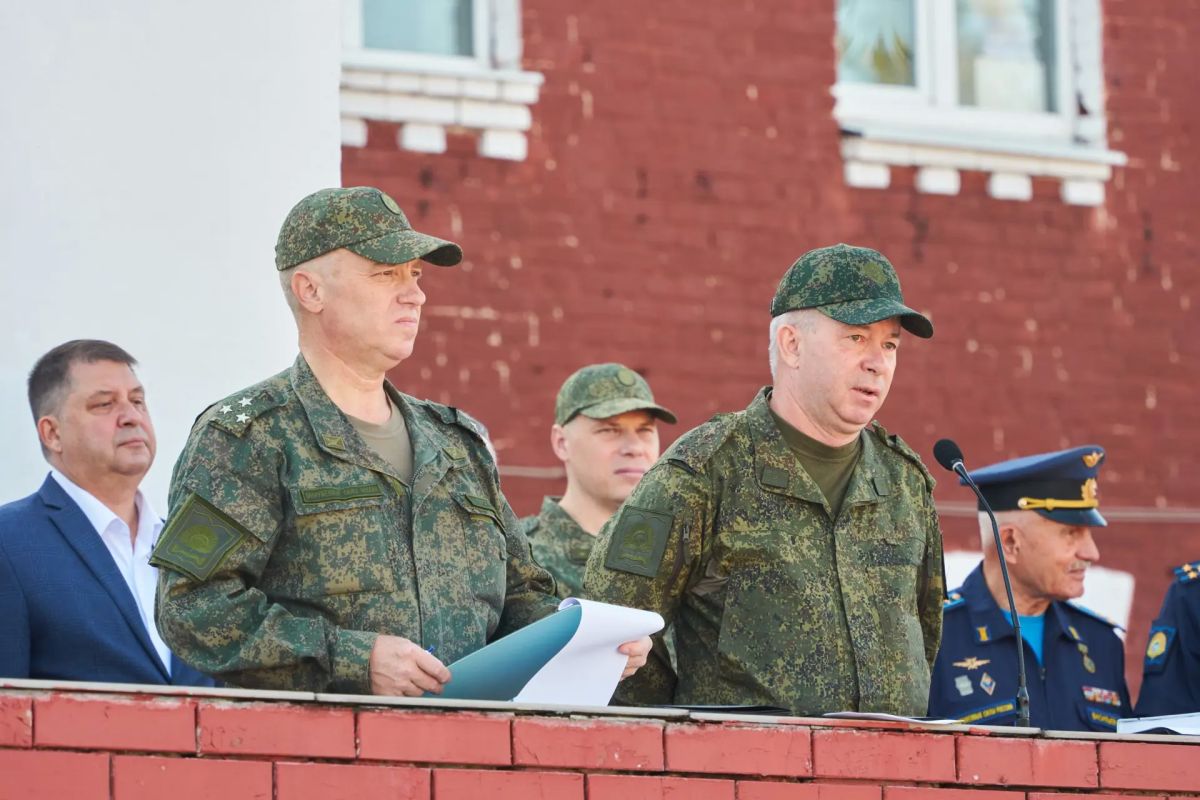В Сызрани на плацу СВВАУЛ прошёл митинг в честь Дня Военно-Воздушных сил России В Сызрани на плацу СВВАУЛ прошёл митинг в честь Дня Военно-Воздушных сил России