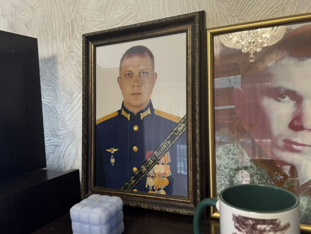 Председатель Самарской Губернской Думы Геннадий Котельников во время рабочего визита в Похвистневский район навестил семью погибшего героя, участника СВО Ивана Афанасьева Председатель Самарской Губернской Думы Геннадий Котельников во время рабочего визита в Похвистневский район навестил семью погибшего героя, участника СВО Ивана Афанасьева