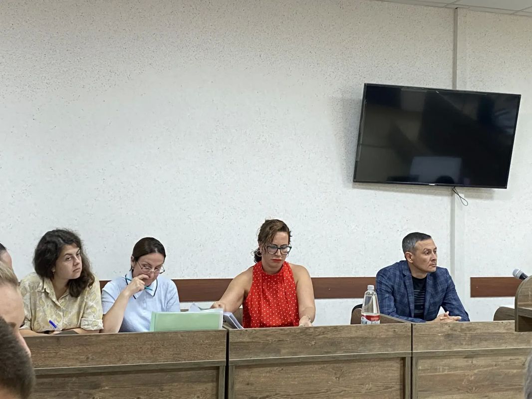 Представитель истца заявил, что спорные публикации в социальных сетях на данный момент удалены Михаилом Матвеевым