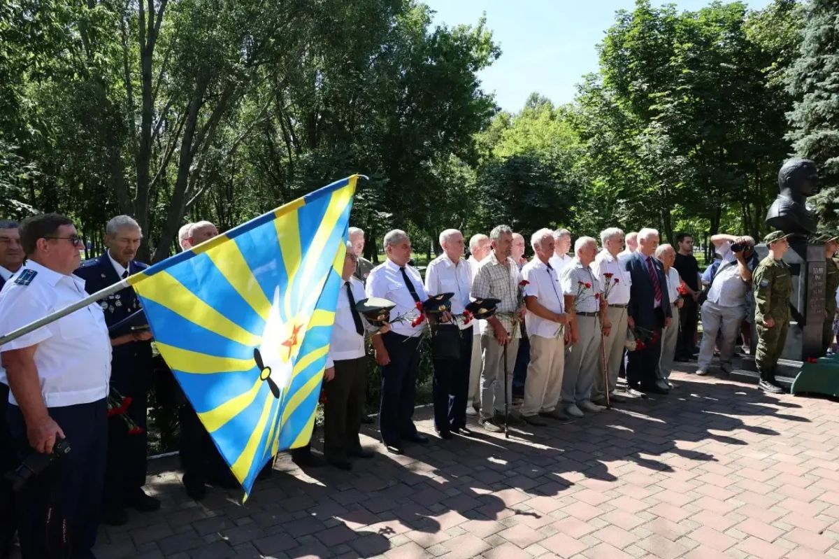 В Самаре отметили 114-ю годовщину образования Военно воздушных сил России В Самаре отметили 114-ю годовщину образования Военно воздушных сил России