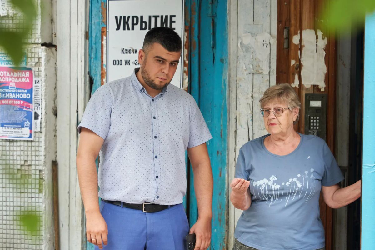 Двор, милый двор. На улице Гоголя, 15 укладывают новый асфальт Двор, милый двор. На улице Гоголя, 15 укладывают новый асфальт