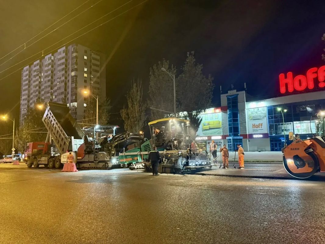 На Московском шоссе продолжается укладка верхнего слоя основного хода На Московском шоссе продолжается укладка верхнего слоя основного хода
