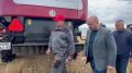 Свою рабочую поездку губернатор Самарской области Вячеслав Федорищев начал с осмотра сельхозтехники и общения с рабочими