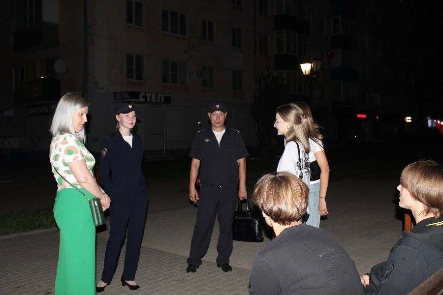 В Похвистнево полицейские провели профилактическую беседу с подростками о соблюдении режима тишины и рисках дропперства В Похвистнево полицейские провели профилактическую беседу с подростками о соблюдении режима тишины и рисках дропперства