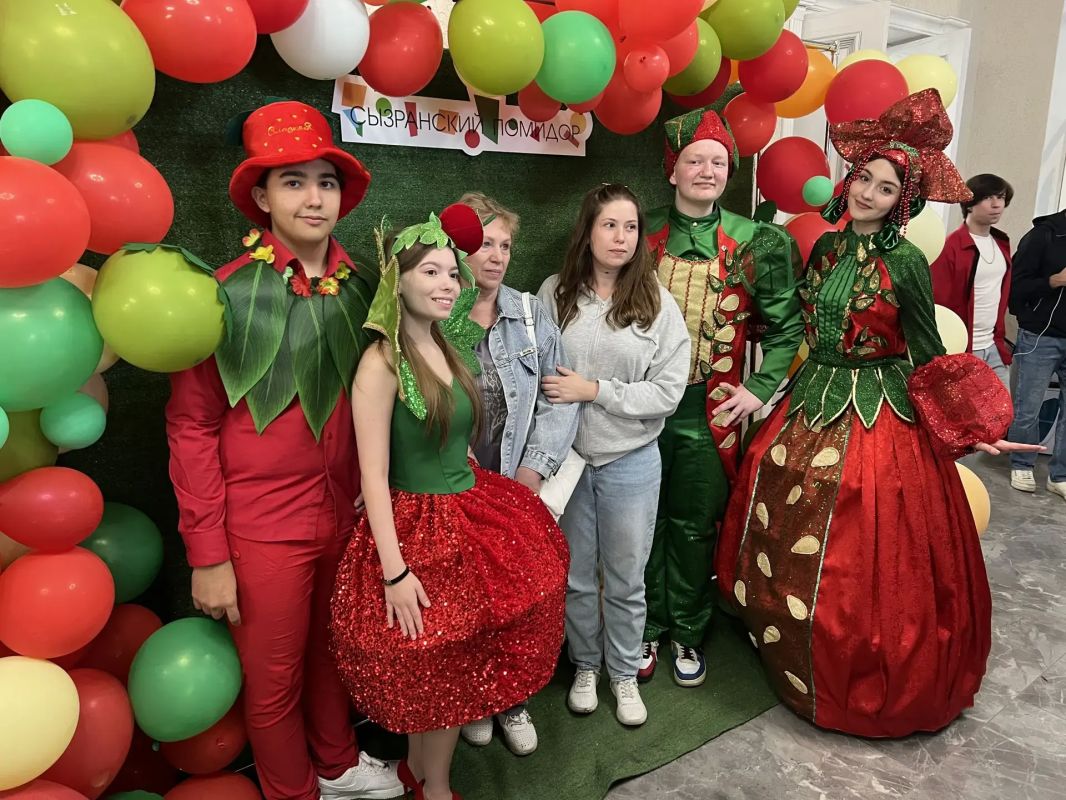 Сегодня проходит 25-й городской праздник «Сызранский помидор» Сегодня проходит 25-й городской праздник «Сызранский помидор»