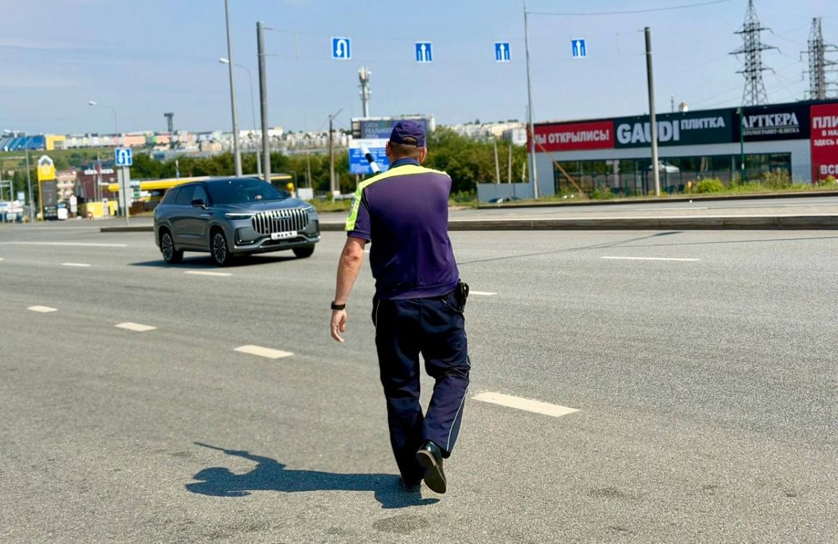 Лето в разгаре, а это значит, что на городских дорогах особенно многолюдно Лето в разгаре, а это значит, что на городских дорогах особенно многолюдно
