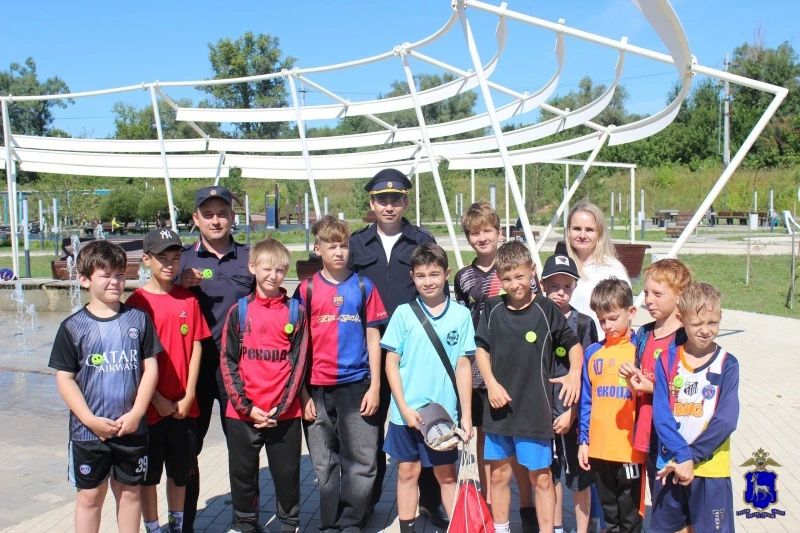 Полицейские самарской области совместно с общественниками провели мероприятие «Безопасный путь» в рамках акции «Каникулы с Общественным советом» Полицейские самарской области совместно с общественниками провели мероприятие «Безопасный путь» в рамках акции «Каникулы с Общественным советом»