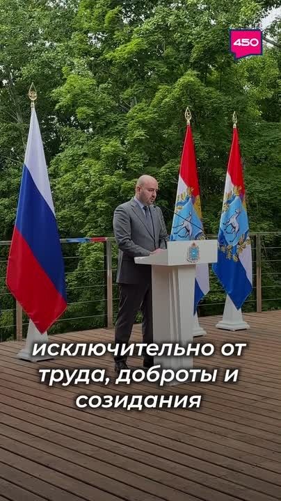 В Самаре прошла торжественная церемония вручения первых паспортов, приуроченная ко Дню флага