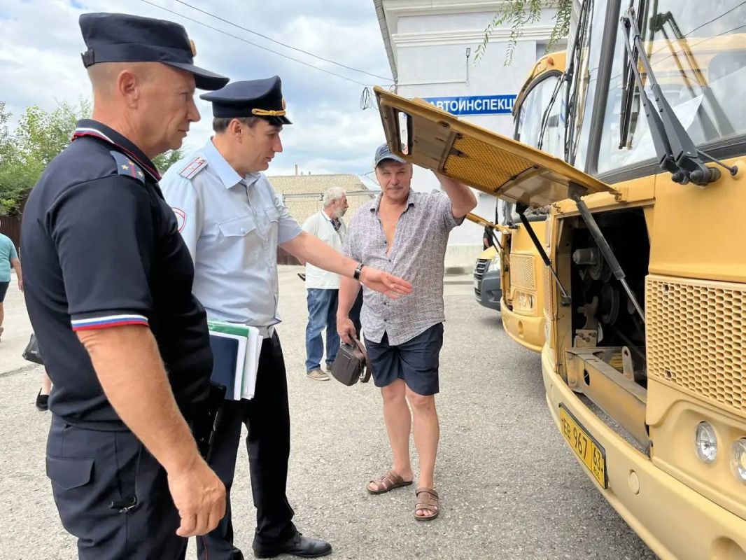 В Новокуйбышевске прошёл смотр школьных автобусов В Новокуйбышевске прошёл смотр школьных автобусов