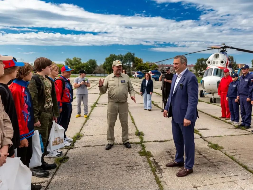 Обучающиеся отделения вертолетного спорта в Самаре совершили первый прыжок с парашютом Обучающиеся отделения вертолетного спорта в Самаре совершили первый прыжок с парашютом