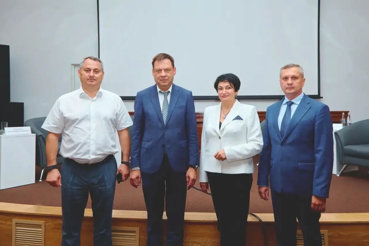 Молодой специалист набирается опыта под контролем наставника: в Самарской области развивается система наставничества Молодой специалист набирается опыта под контролем наставника: в Самарской области развивается система наставничества