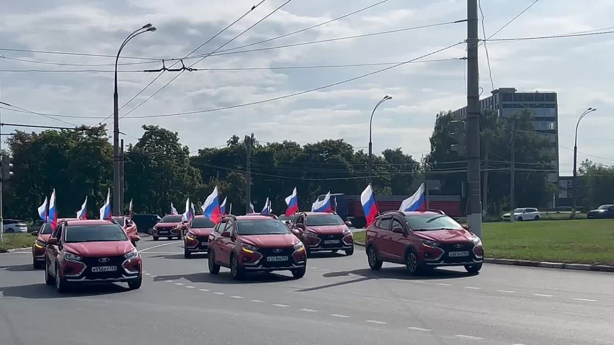 День флага Российской Федерации - символ единства нашей страны