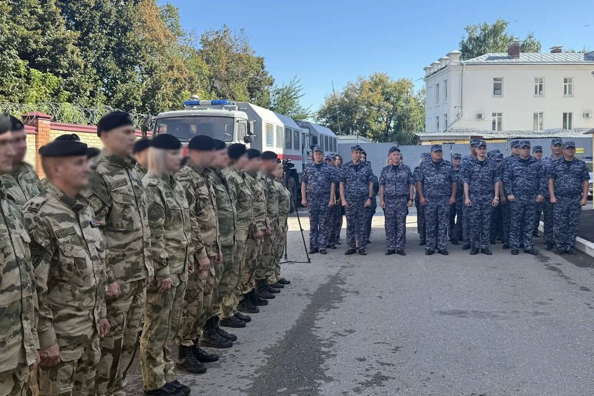 В Самаре ко Дню Государственного флага Россиийской Федерации открыли мурал на здании регионального управления Росгвардии В Самаре ко Дню Государственного флага Россиийской Федерации открыли мурал на здании регионального управления Росгвардии