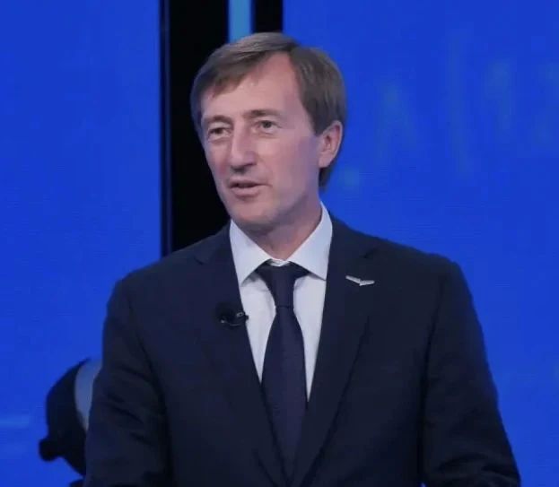 На Августовской конференции педагогов Самарской области выступил депутат губернской думы, президент Федерации спортивной борьбы Самарской области Александр Живайкин