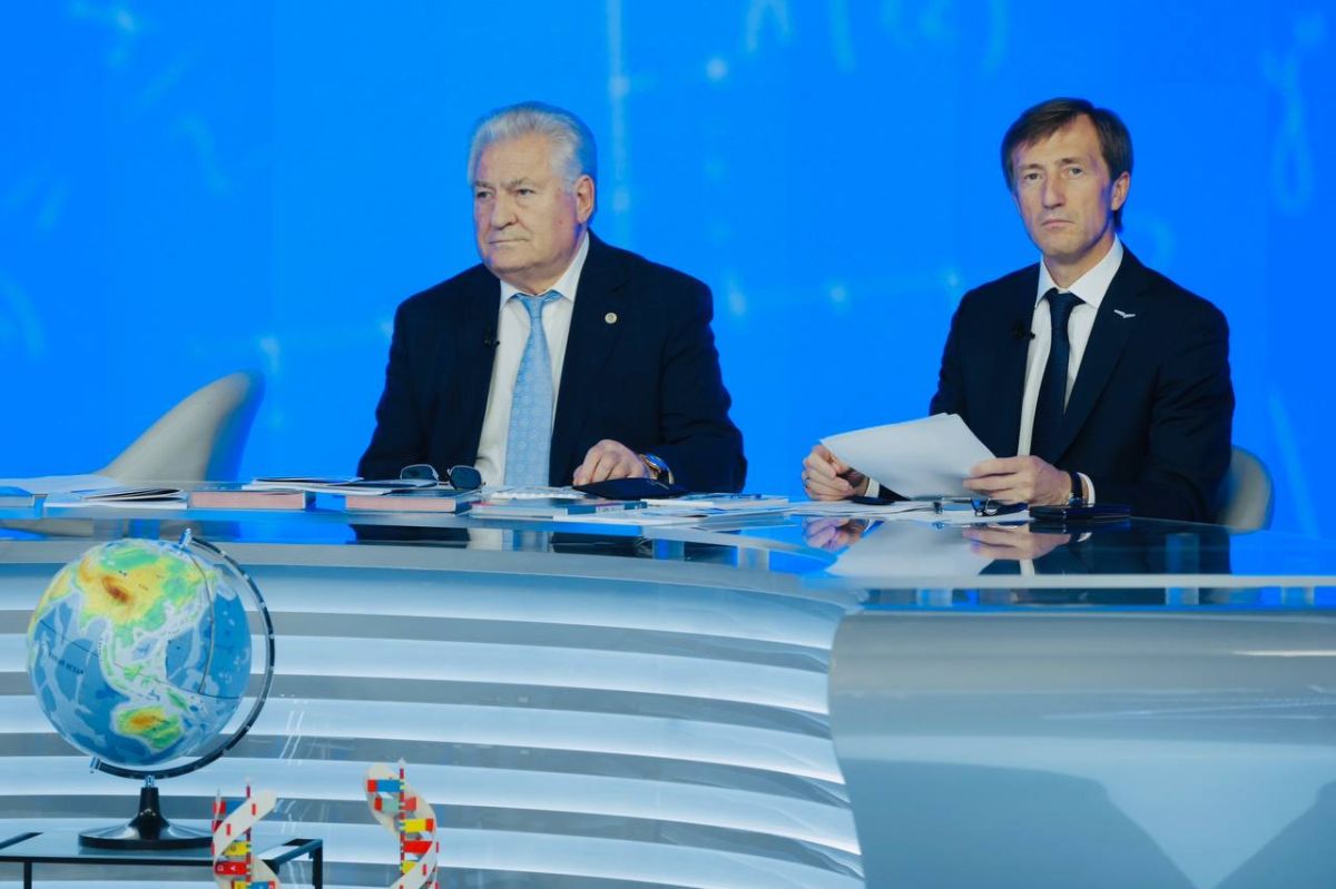 Вячеслав Федорищев: Провели августовскую конференцию работников образования Самарской области Вячеслав Федорищев: Провели августовскую конференцию работников образования Самарской области