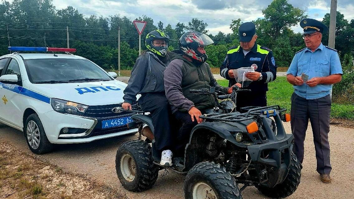 Сотрудники Госавтоинспекции Шенталинского района и Гостехнадзора провели совместное мероприятие по контролю за эксплуатацией самоходной техники и квадроциклов