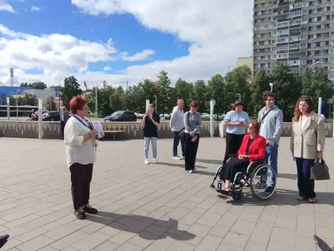 «Туризм без границ»: в Тольятти для людей с ограниченными возможностями здоровья прошла бесплатная пешеходная экскурсия по городу «Туризм без границ»: в Тольятти для людей с ограниченными возможностями здоровья прошла бесплатная пешеходная экскурсия по городу