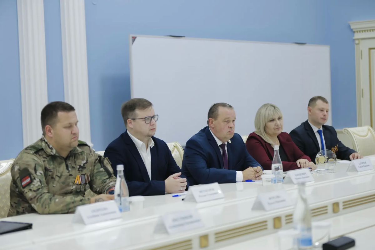 Вячеслав Федорищев: Провел встречу с карьерными консультантами службы занятости, работающими в формате «равный — равному» с ветеранами СВО Вячеслав Федорищев: Провел встречу с карьерными консультантами службы занятости, работающими в формате «равный — равному» с ветеранами СВО