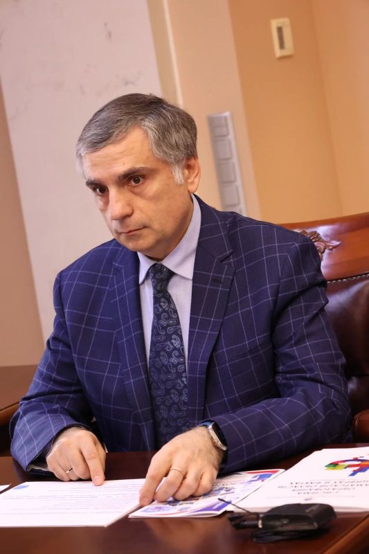 Вячеслав Федорищев: Провел встречу с министром образования Самарской области Виктором Акопьяном Вячеслав Федорищев: Провел встречу с министром образования Самарской области Виктором Акопьяном