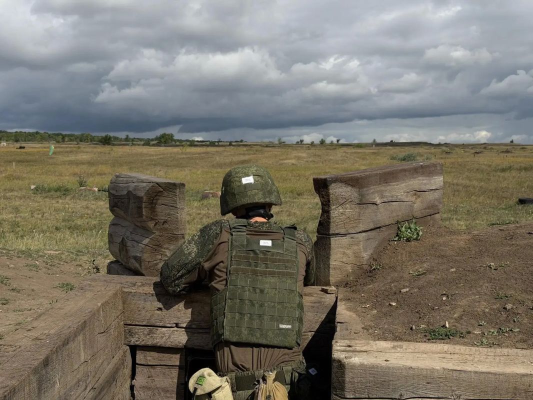 На Рощинском полигоне проходят занятия с военнослужащими ЦВО по уничтожению БПЛА условного противника В ходе учений отрабатывают навыки обнаружения и поражения воздушных целей, имитирующих дроны На Рощинском полигоне проходят занятия с военнослужащими ЦВО по уничтожению БПЛА условного противника В ходе учений отрабатывают навыки обнаружения и поражения воздушных целей, имитирующих дроны