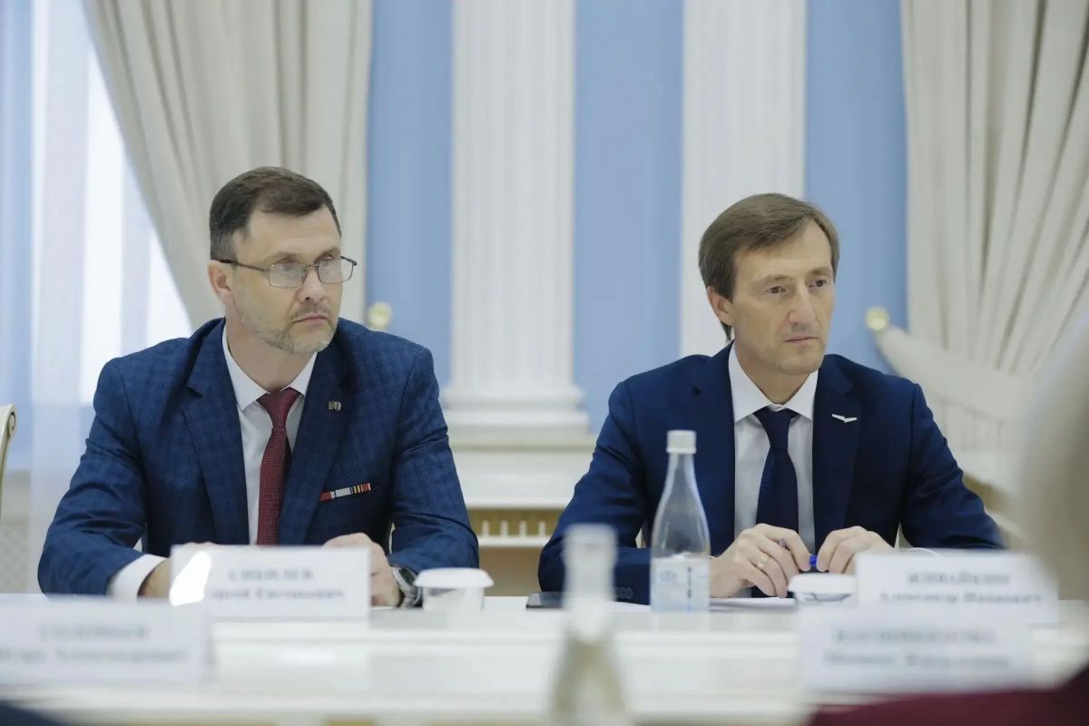 Губернатор Самарской области провел встречу с карьерными консультантами службы занятости, работающими в формате «равный — равному» с ветеранами СВО Губернатор Самарской области провел встречу с карьерными консультантами службы занятости, работающими в формате «равный — равному» с ветеранами СВО