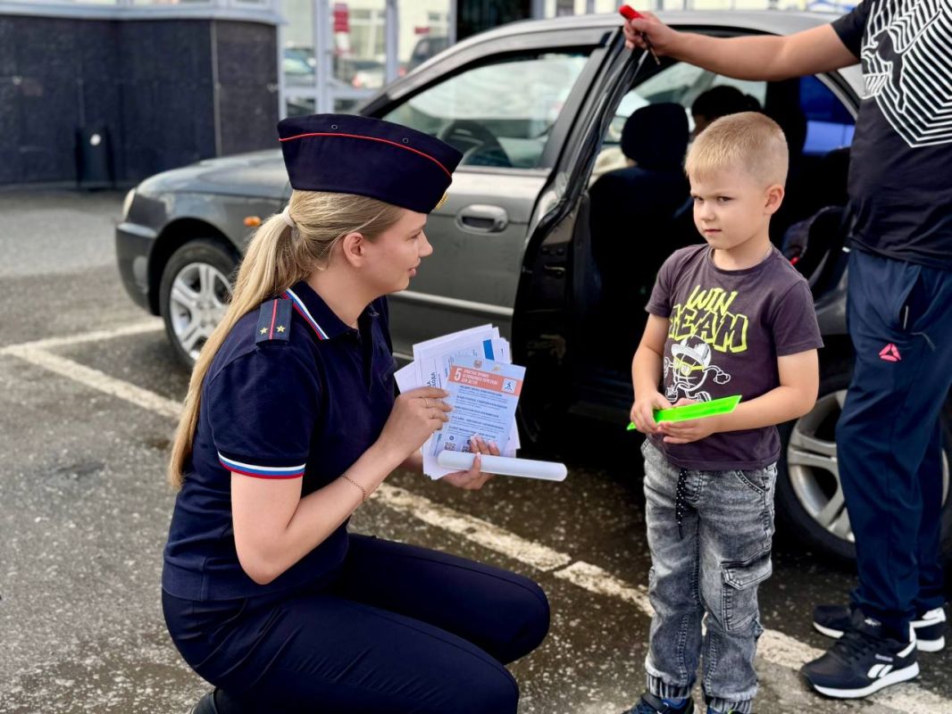 Одна из оживлённых торговых площадок Сызрани стала площадкой для профилактической работы Сызранской Госавтоинспекции Одна из оживлённых торговых площадок Сызрани стала площадкой для профилактической работы Сызранской Госавтоинспекции