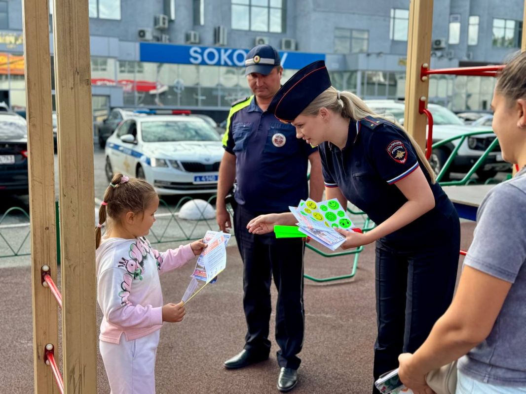 Одна из оживлённых торговых площадок Сызрани стала площадкой для профилактической работы Сызранской Госавтоинспекции Одна из оживлённых торговых площадок Сызрани стала площадкой для профилактической работы Сызранской Госавтоинспекции