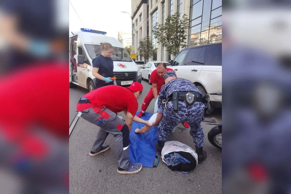 В Самаре росгвардейцы оказали доврачебную помощь мужчине, пострадавшему в результате ДТП В Самаре росгвардейцы оказали доврачебную помощь мужчине, пострадавшему в результате ДТП
