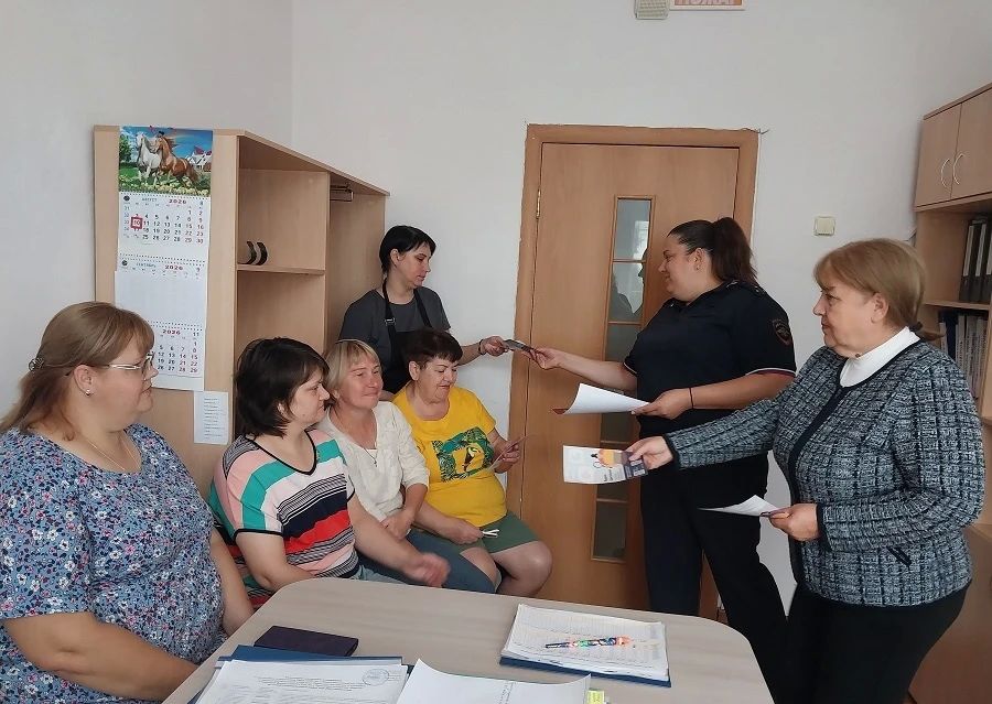 Полицейские и общественники Самарского региона напомнили гражданам, как противостоять мошенникам Полицейские и общественники Самарского региона напомнили гражданам, как противостоять мошенникам