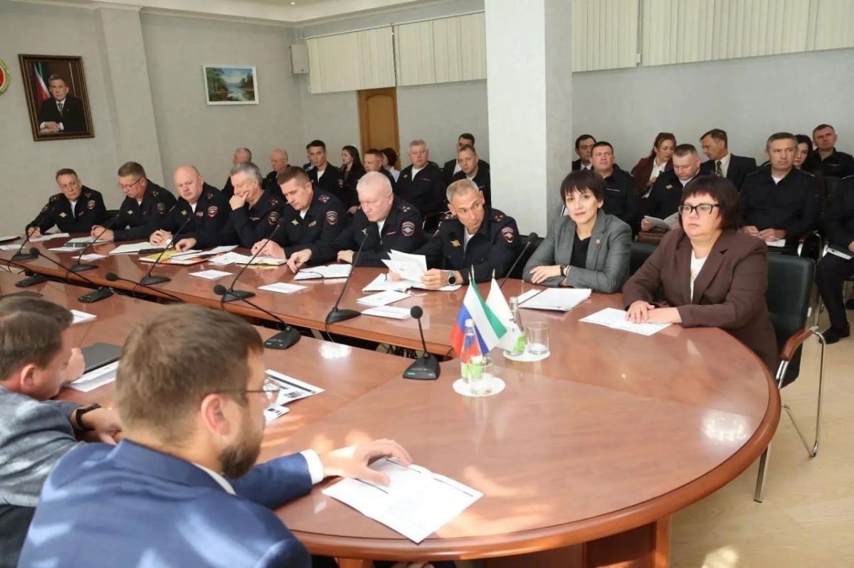 В рамках научно-практической специальной конференции «ЦИФРОПОЛ-2026», проходящей в Казани, состоялся круглый стол на тему «Внедрение новых технологий в деятельность подразделений охраны общественного порядка» под... В рамках научно-практической специальной конференции «ЦИФРОПОЛ-2026», проходящей в Казани, состоялся круглый стол на тему «Внедрение новых технологий в деятельность подразделений охраны общественного порядка» под...