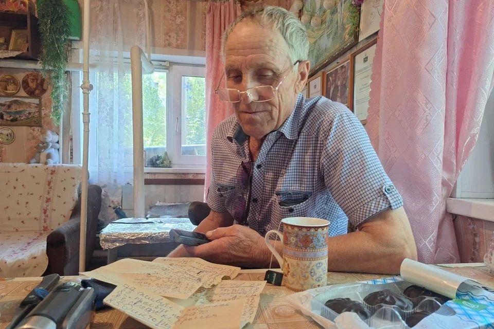 Пенсионер из села под Самарой в одиночку тушит пожары и пишет стихи об СВО Пенсионер из села под Самарой в одиночку тушит пожары и пишет стихи об СВО
