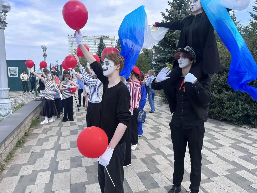В Самару прибыл теплоход «А. С. Попов» с участниками Международного культурно-образовательного проекта «ГИТИСФЕСТ В Самару прибыл теплоход «А. С. Попов» с участниками Международного культурно-образовательного проекта «ГИТИСФЕСТ