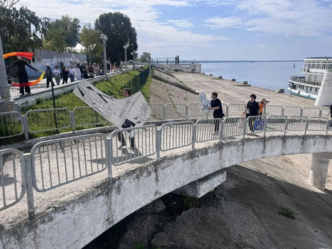 В Самару прибыл теплоход «А. С. Попов» с участниками Международного культурно-образовательного проекта «ГИТИСФЕСТ В Самару прибыл теплоход «А. С. Попов» с участниками Международного культурно-образовательного проекта «ГИТИСФЕСТ