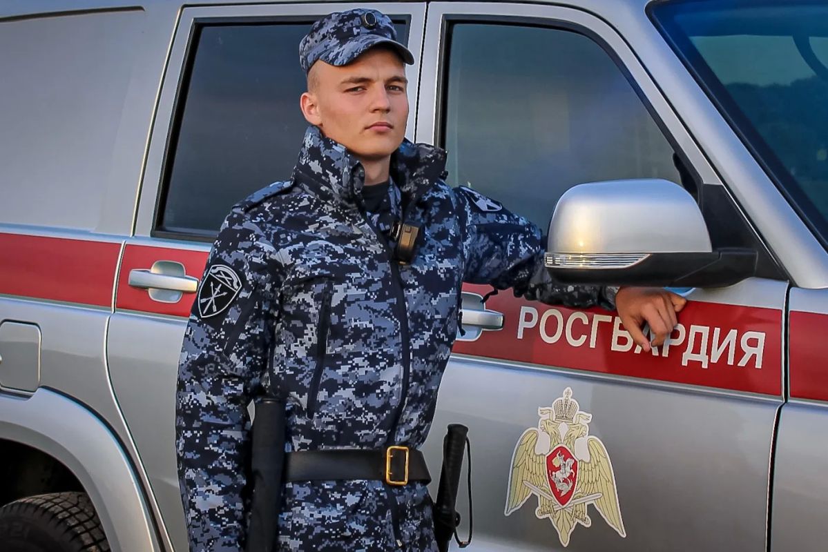 Сегодня на калининградском стадионе «Ростех Арена» военнослужащие специального моторизованного полка Северо-Западного округа Росгвардии и сотрудники ОМОН «Град» Росгвардии обеспечивают безопасность проведения футбольного... Сегодня на калининградском стадионе «Ростех Арена» военнослужащие специального моторизованного полка Северо-Западного округа Росгвардии и сотрудники ОМОН «Град» Росгвардии обеспечивают безопасность проведения футбольного...
