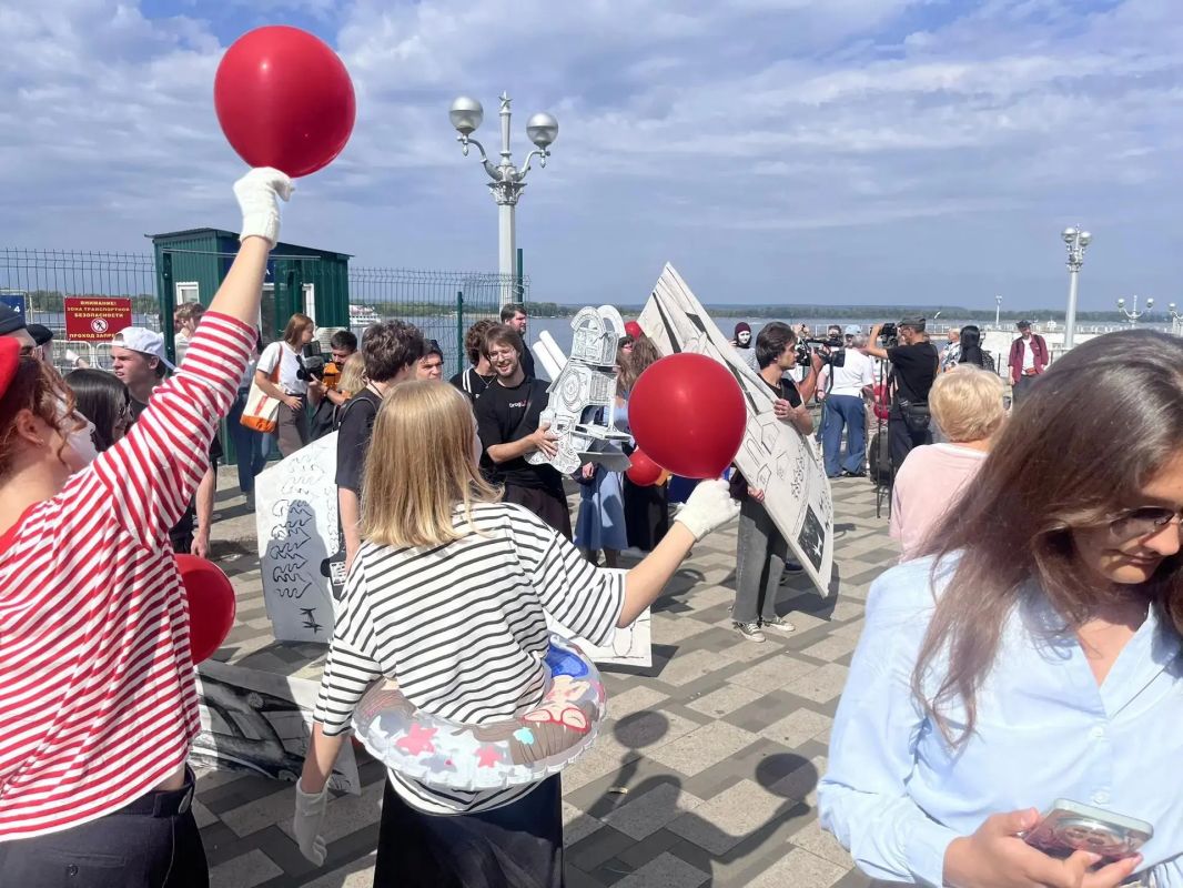 В Самару прибыл теплоход «А. С. Попов» с участниками Международного культурно-образовательного проекта «ГИТИСФЕСТ В Самару прибыл теплоход «А. С. Попов» с участниками Международного культурно-образовательного проекта «ГИТИСФЕСТ