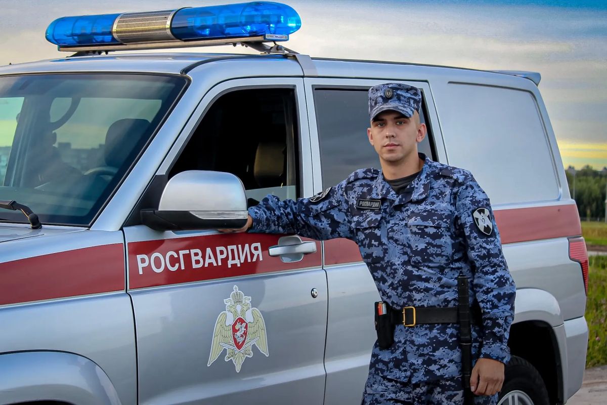Сегодня на калининградском стадионе «Ростех Арена» военнослужащие специального моторизованного полка Северо-Западного округа Росгвардии и сотрудники ОМОН «Град» Росгвардии обеспечивают безопасность проведения футбольного... Сегодня на калининградском стадионе «Ростех Арена» военнослужащие специального моторизованного полка Северо-Западного округа Росгвардии и сотрудники ОМОН «Град» Росгвардии обеспечивают безопасность проведения футбольного...
