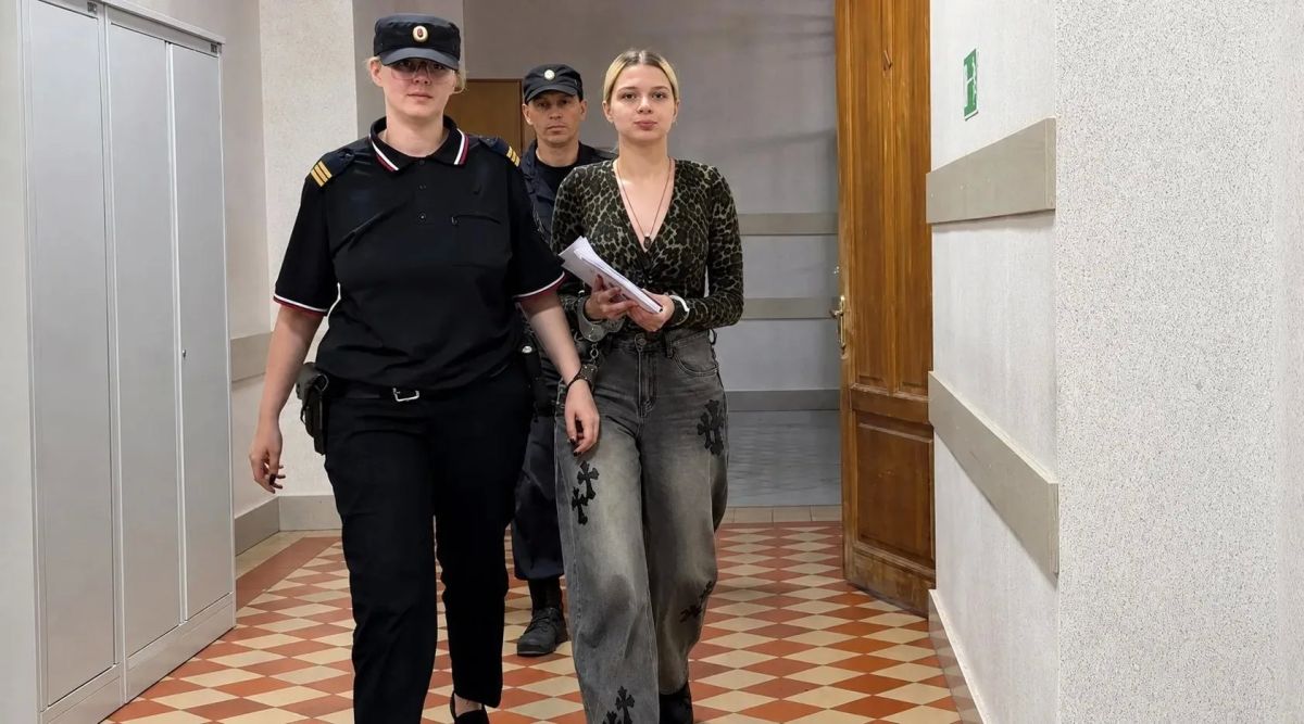 В Самарский областной суд на очередное заседание доставили Екатерину Тархову В Самарский областной суд на очередное заседание доставили Екатерину Тархову