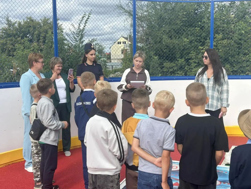 В Самарской области первоклассникам в увлекательной форме напомнили основные правила безопасного поведения В Самарской области первоклассникам в увлекательной форме напомнили основные правила безопасного поведения