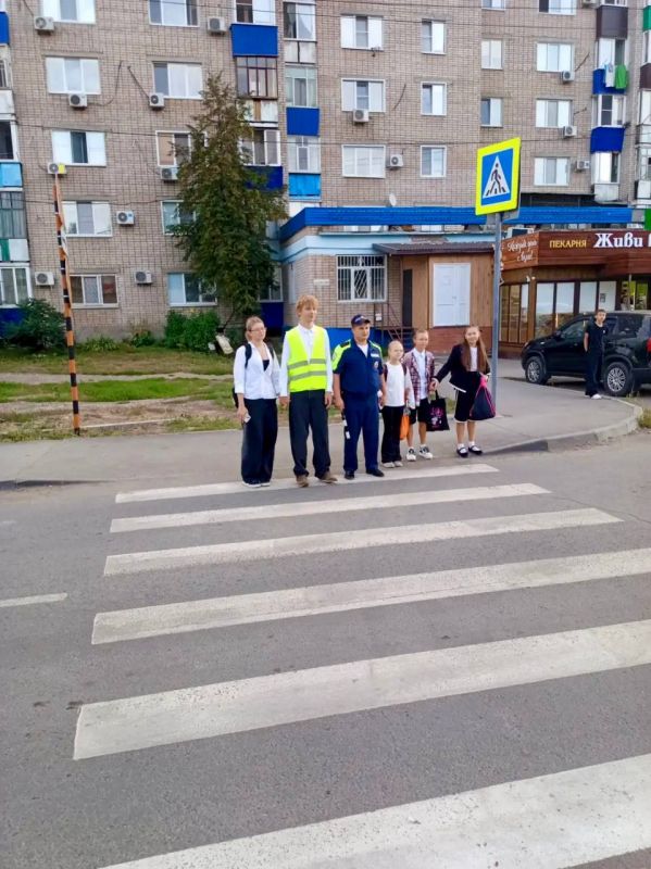 Внимание: дежурства Госавтоинспекции у школ Сызрани продолжаются! Внимание: дежурства Госавтоинспекции у школ Сызрани продолжаются!